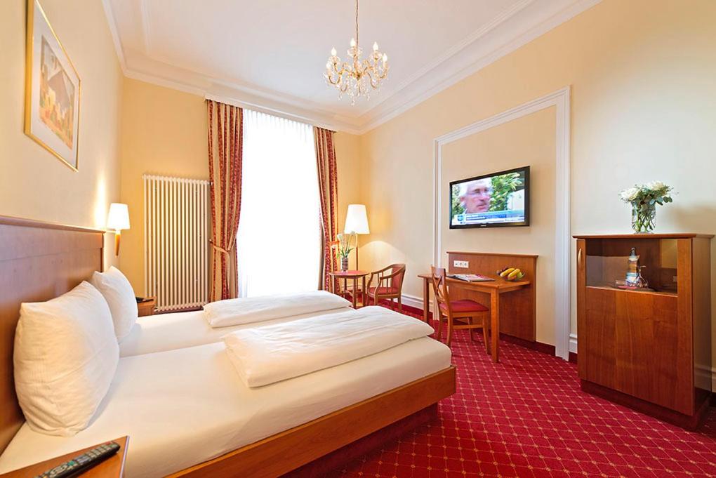 Hotel Schweizer Hof - Superior photo 4