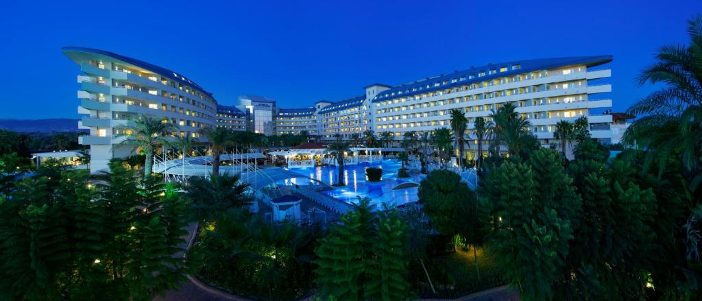 Crystal Admiral Resort Suites & Spa - Ultimate All Inclusive photo 2