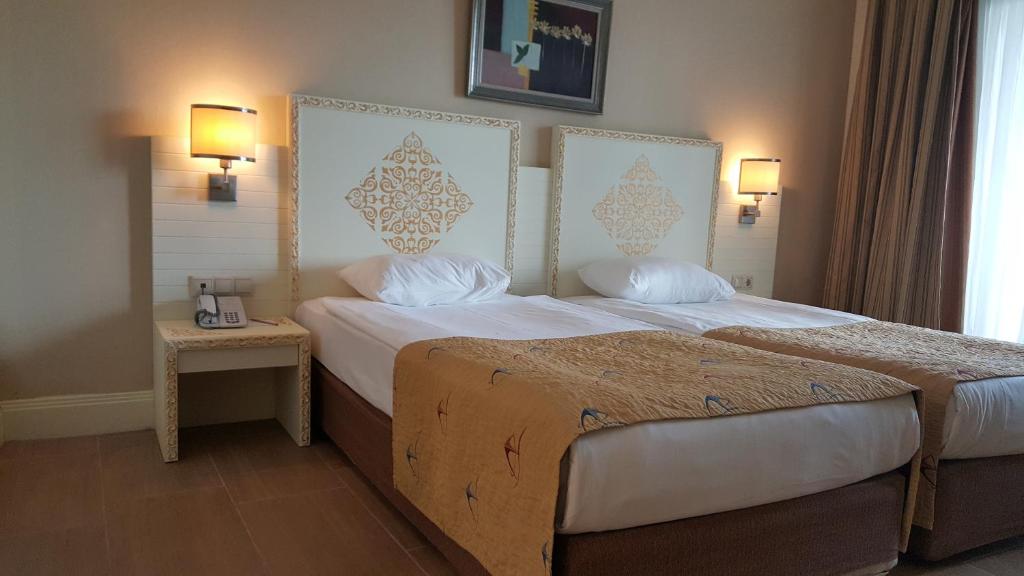 Crystal Admiral Resort Suites & Spa - Ultimate All Inclusive photo 3