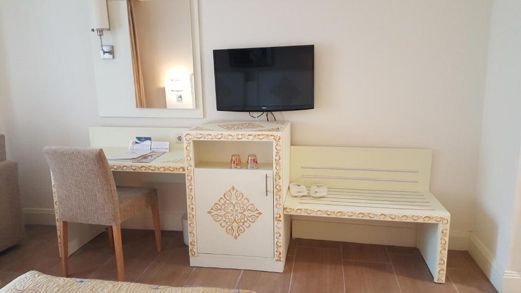 Crystal Admiral Resort Suites & Spa - Ultimate All Inclusive photo 4