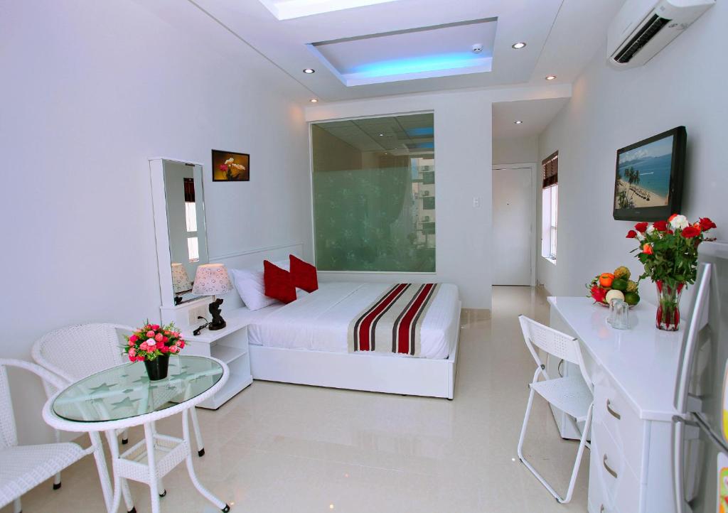 Двухместный (Двухместный номер Делюкс с 1 кроватью и балконом), An Phu Gia Apartment