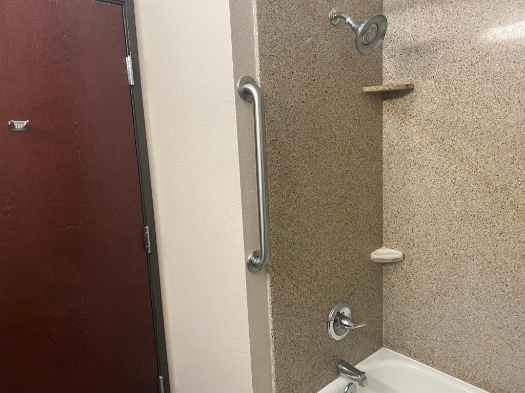 Holiday Inn Express Hotel and Suites Fort Stockton, an IHG Hotel photo 4