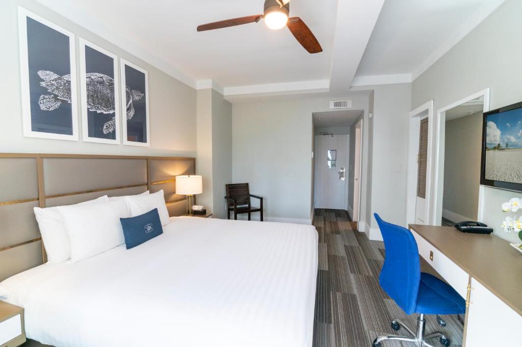 Двухместный (Улучшенный номер с кроватью размера «king-size»), San Juan Hotel Miami Beach