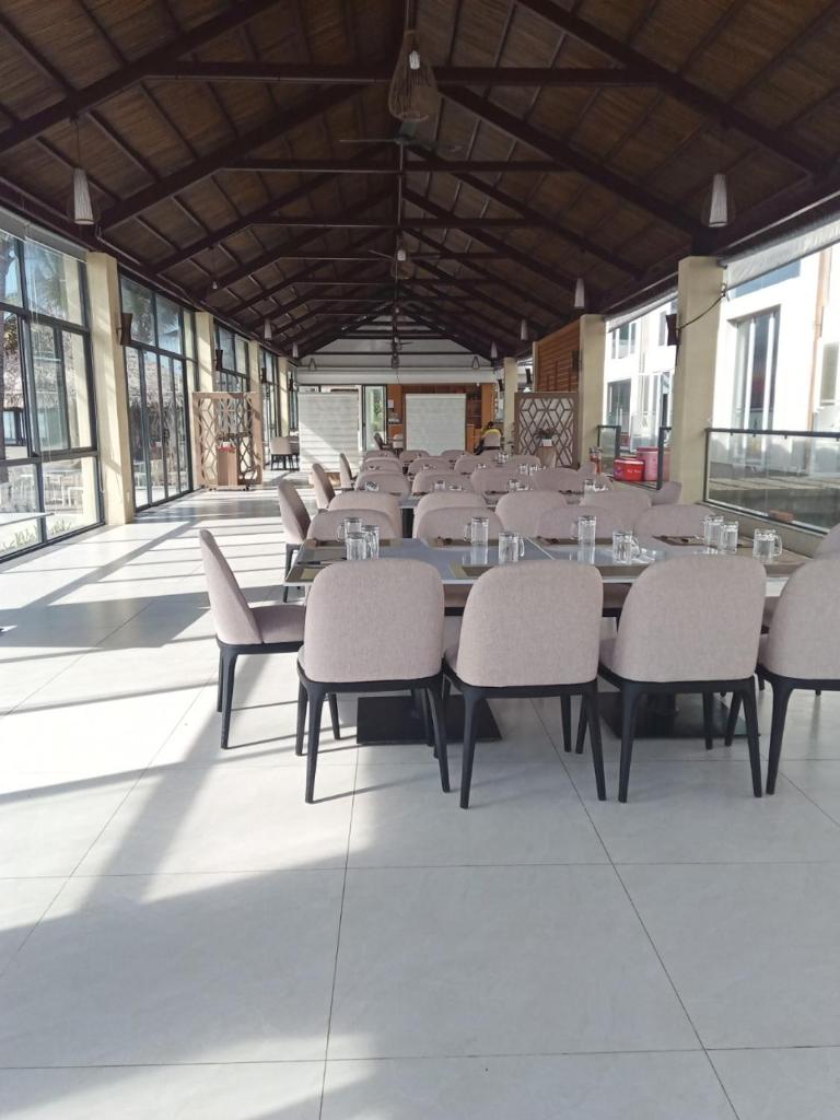 Hảo Aria Resort - hồ bơi và bãi tắm riêng