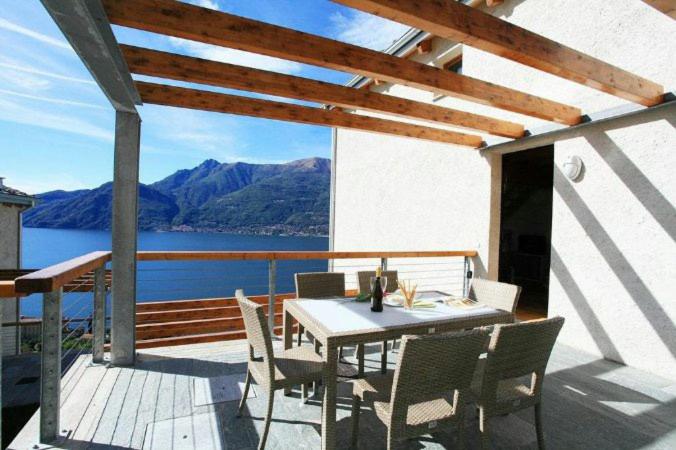 Spectacular views and modern living on Lake Como photo 2