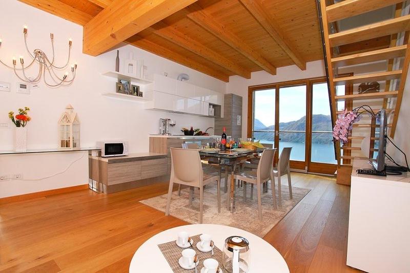 Spectacular views and modern living on Lake Como photo 4