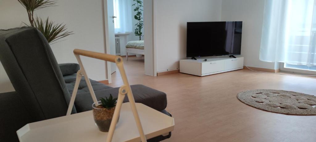 Schöne, renovierte und optimal gelegene Wohnung OG