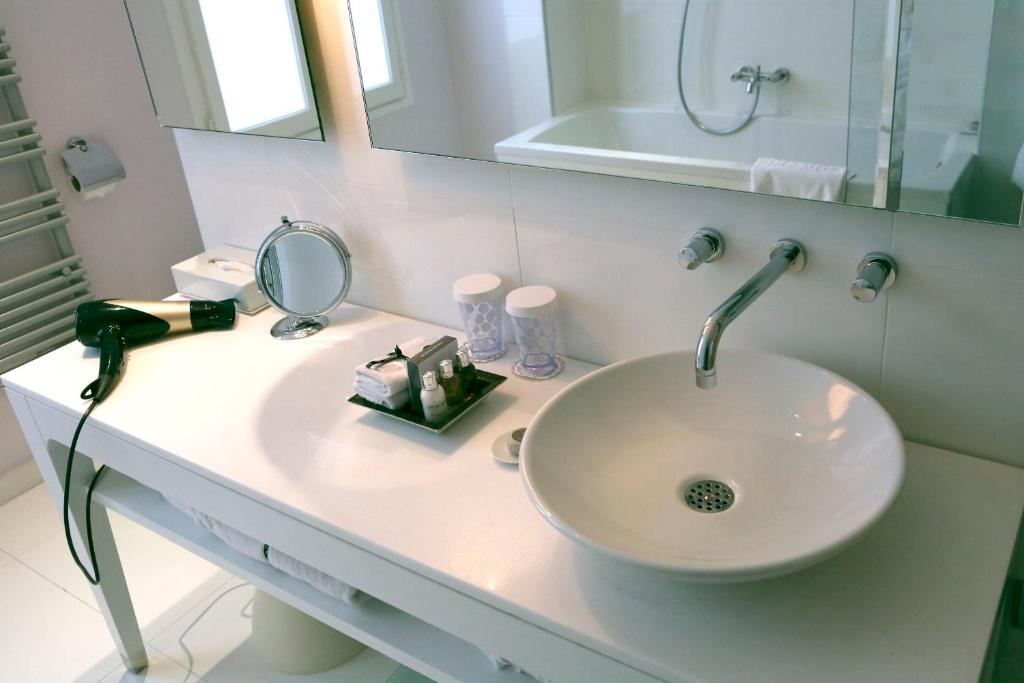 Двухместный (Полулюкс с 2 односпальными кроватями), Hotel Le Placide Saint-Germain Des Prés