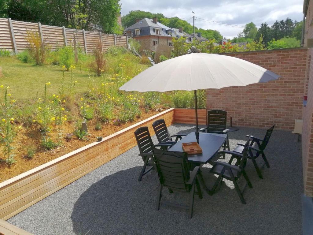 Maison et vélos à Godinne dans la Vallée de la Meuse photo 3