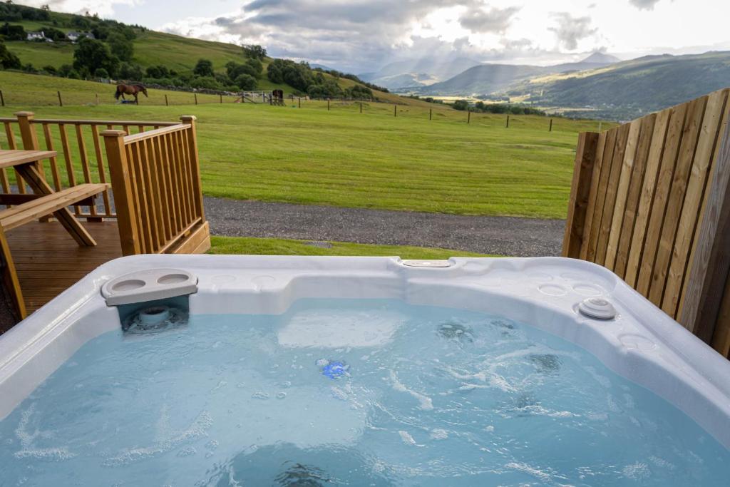 Schiehallion Luxury Glamping Pod with Hot Tub at Pitilie Pods photo 1