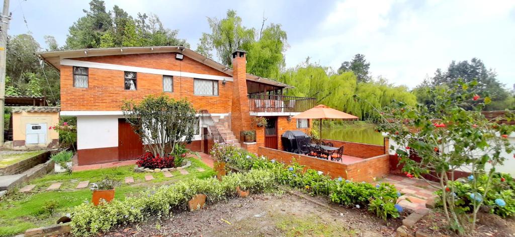 HACIENDA MONCORA CABAÑA LAGO p 1 photo 2