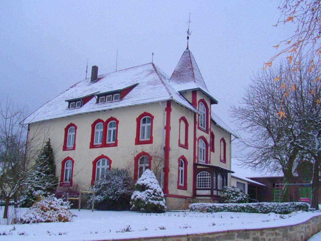 Lovely Farmhouse in Friedrichsfeld with Garden photo 1