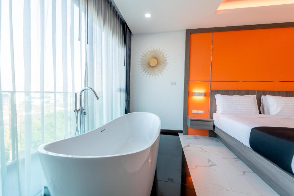 Сьюит (Люкс с кроватью размера «king-size»), The Proud Hotel Pattaya