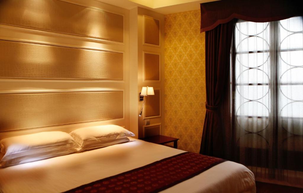 Семейный (Семейный номер), Seventh Heaven Hotel
