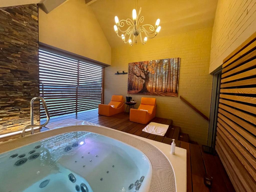 Octavie - Suite de luxe à Tournai avec piscine privée, jacuzzi, sauna et hammam photo 3