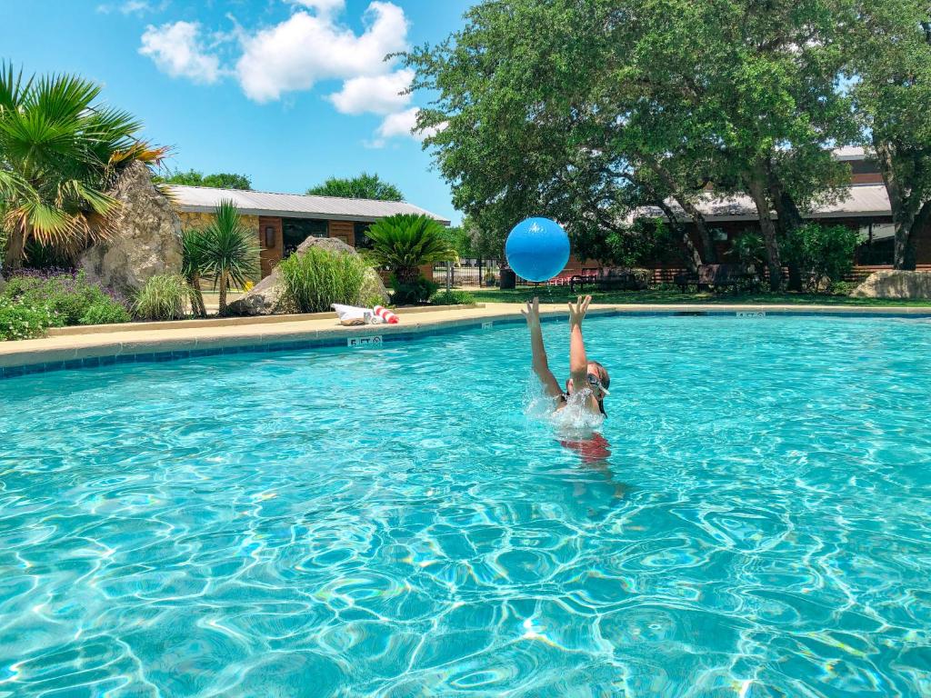 Sun Outdoors Lake Travis photo 4