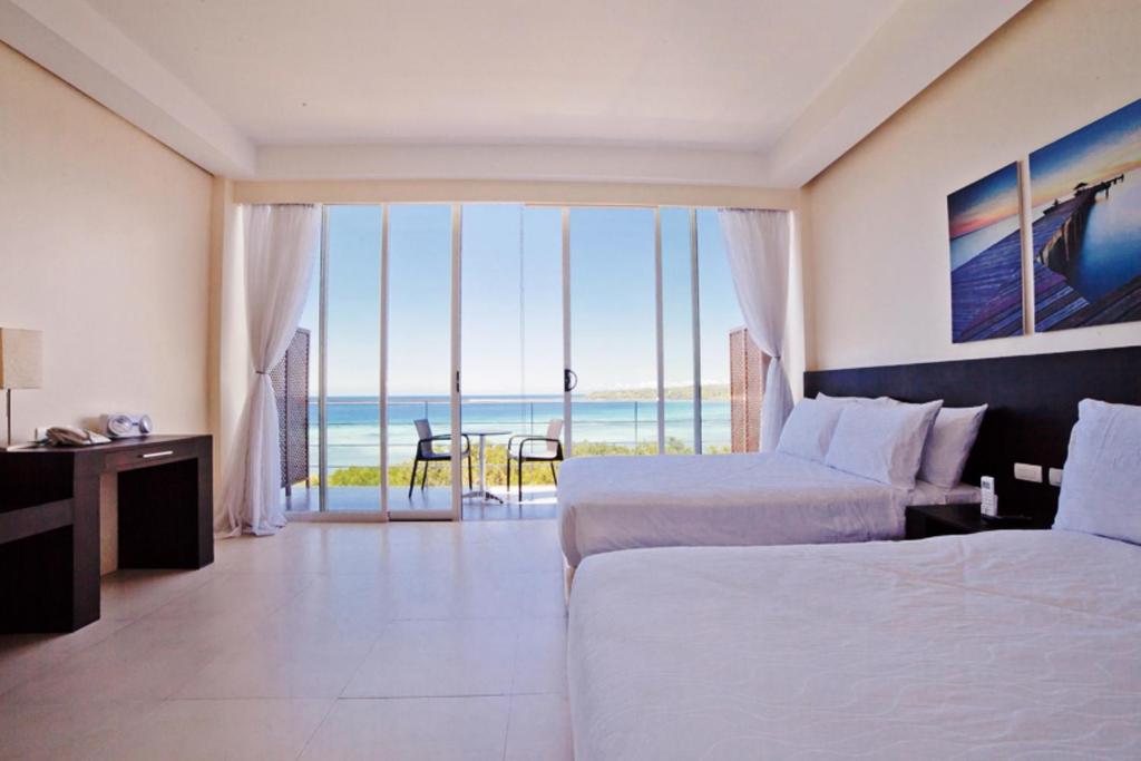Четырехместный (Premier Triple Sharing), Ocean Suites Bohol Boutique Hotel