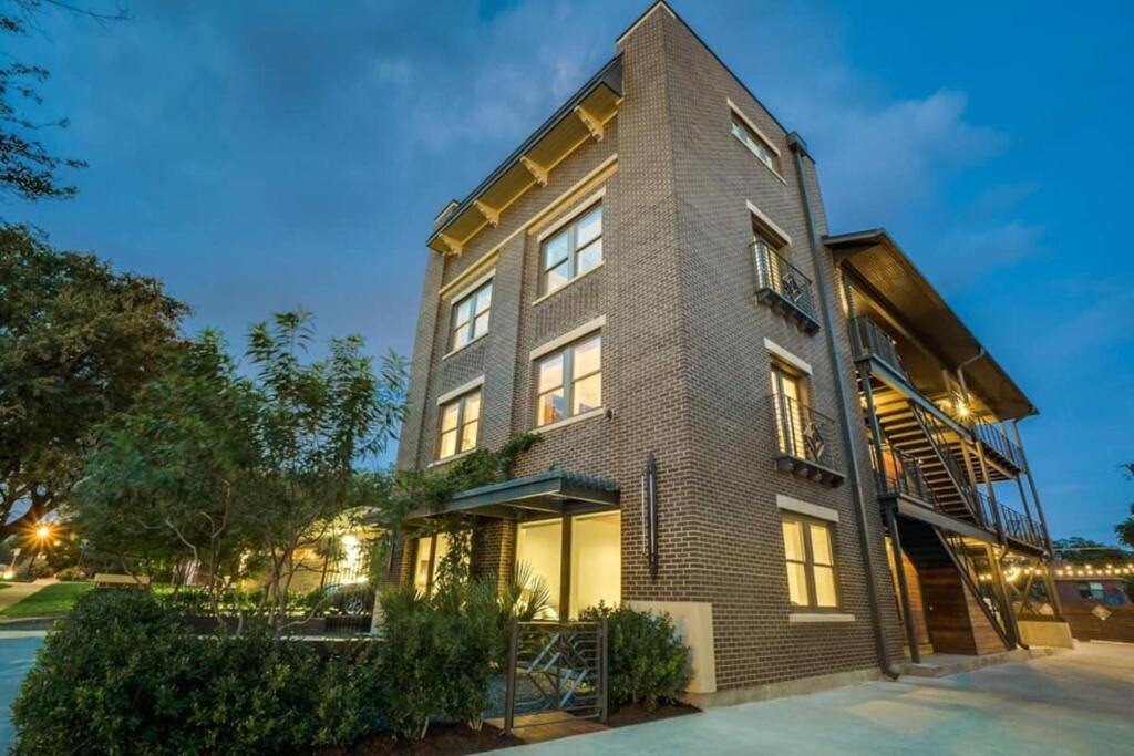 Bishop Arts Hotel photo 1