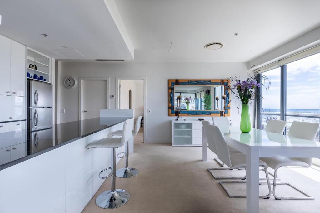 Geelong Waterfront Penthouse Apartment photo 3