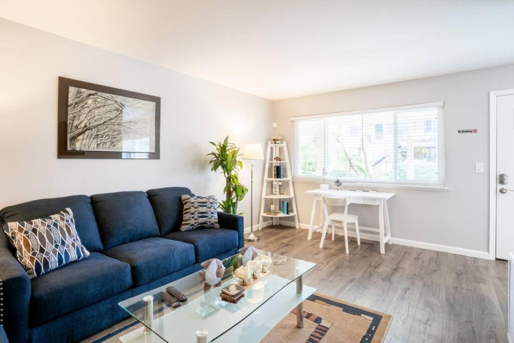 Luxury stay near Oakridge Mall for vacation/work image
