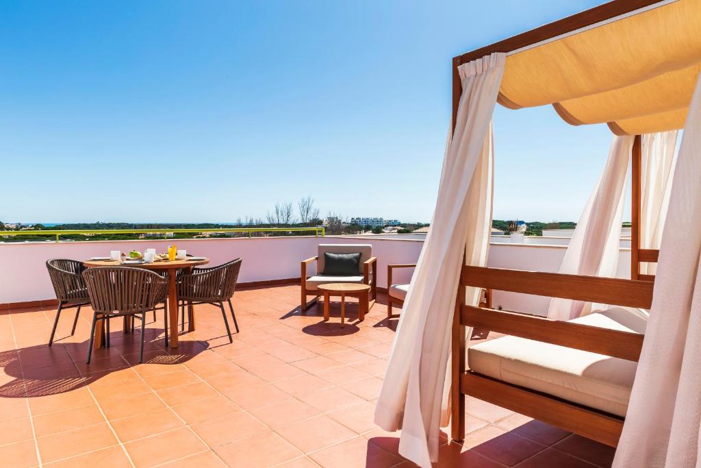 Апартаменты (Апартаменты Делюкс с 2 спальнями и видом на бассейн), Alpinus Algarve Hotel