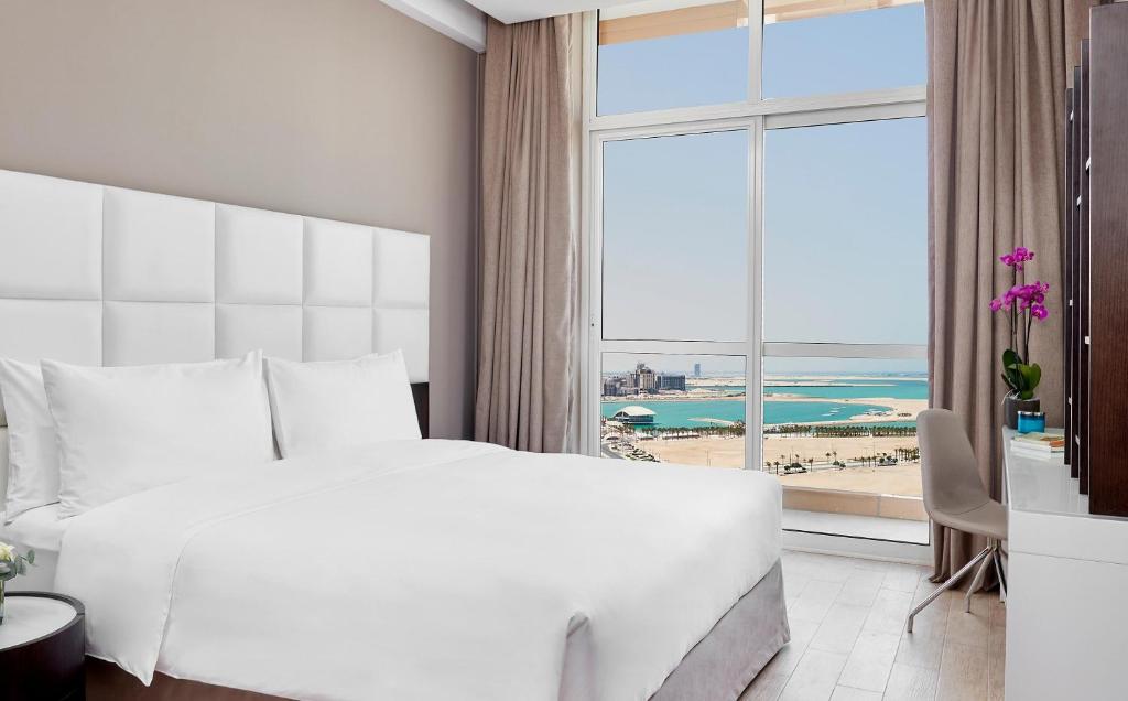 Сьюит (Люкс с 2 спальнями, вид на море), Staybridge Suites - Doha Lusail