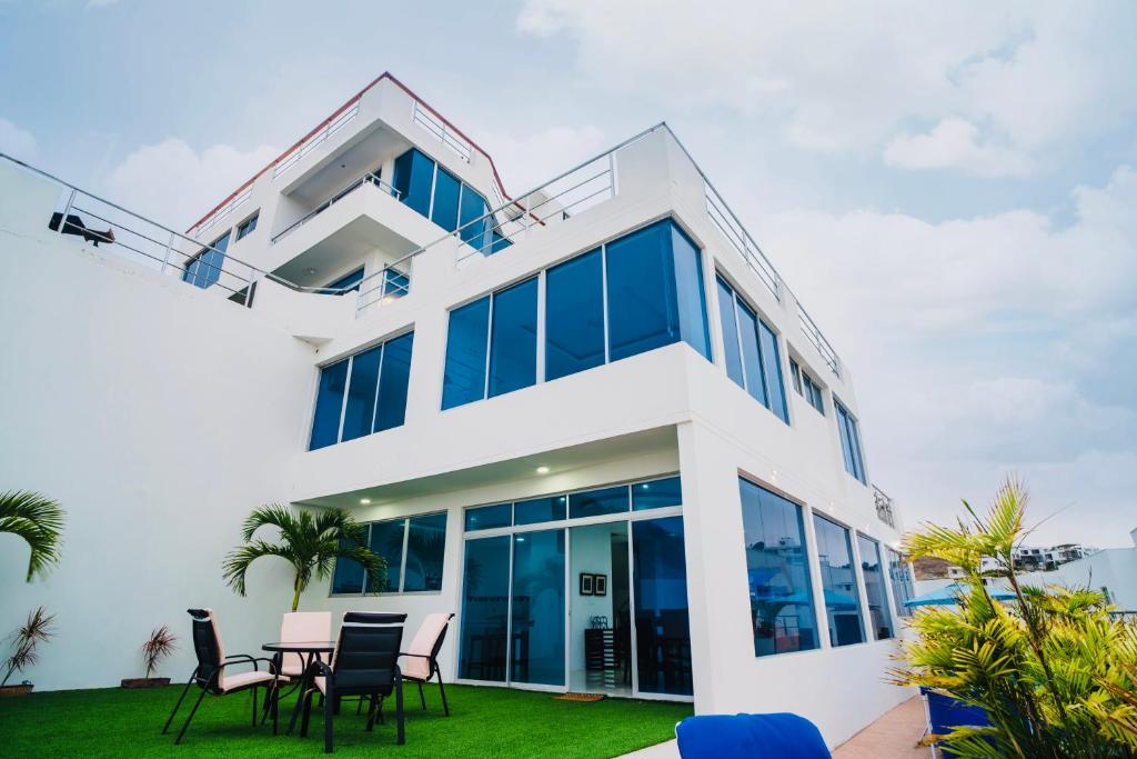 Super Duplex al mar con acceso a la playa - Club Privado en Manta photo 1
