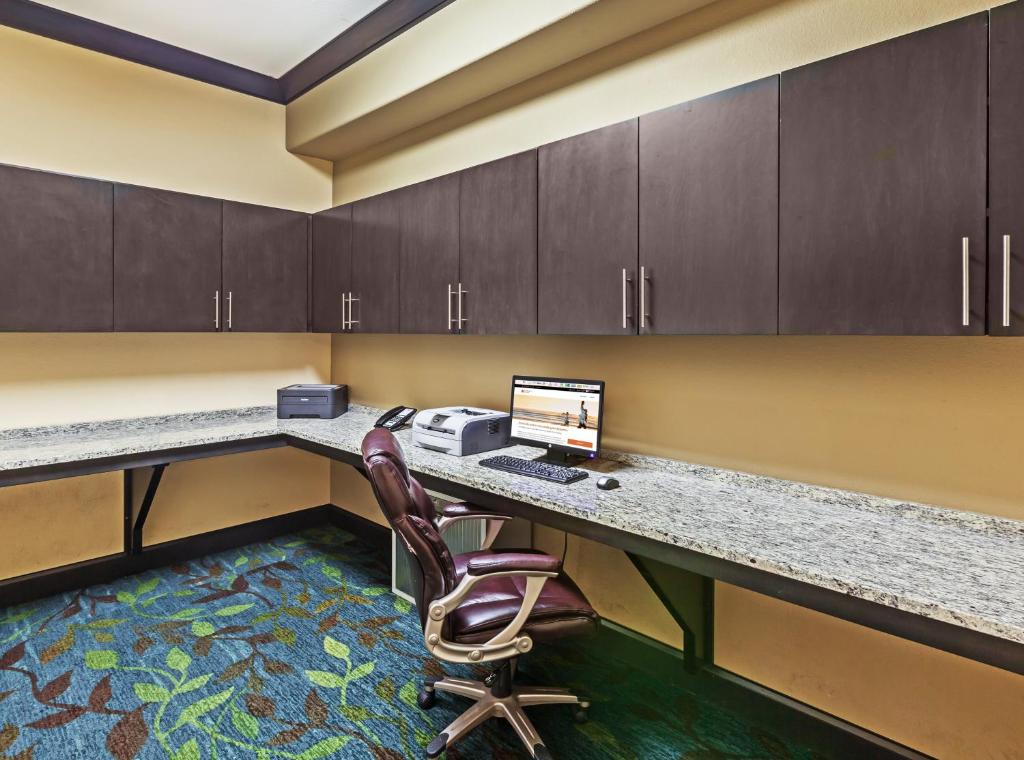 Candlewood Amarillo-Western Crossing, an IHG Hotel photo 2