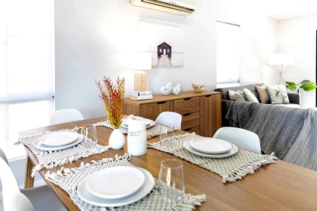 Paradise Palms CLOSE TO BEACH, WIFI, 2 BEDROOMS