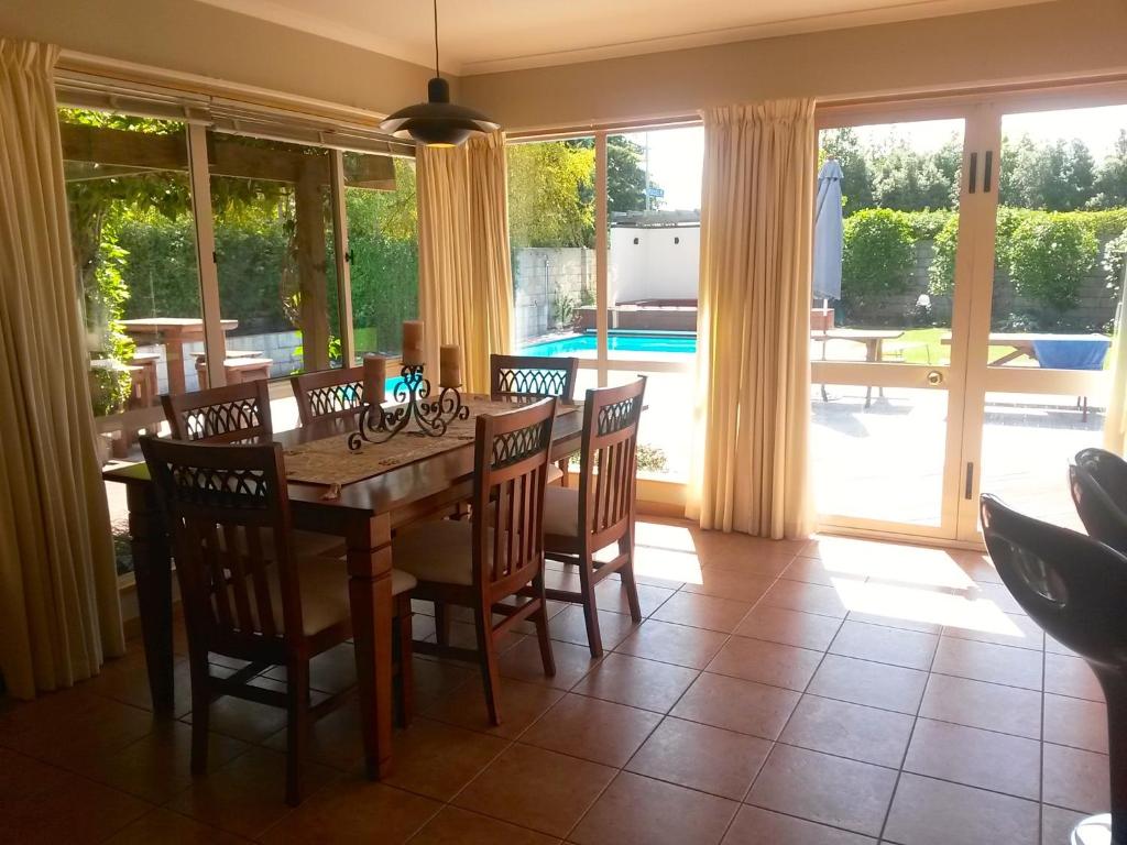 Summer Retreat - Blenheim Holiday Home photo 2