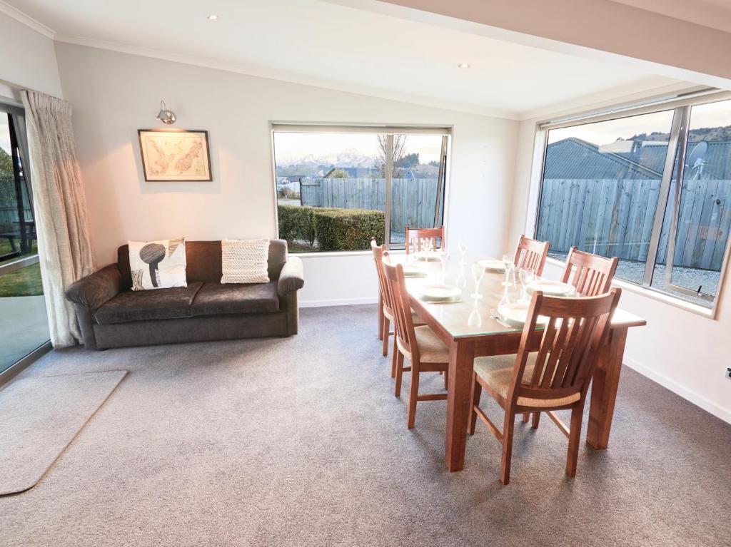 Juno Escape - Wanaka Holiday Home photo 3