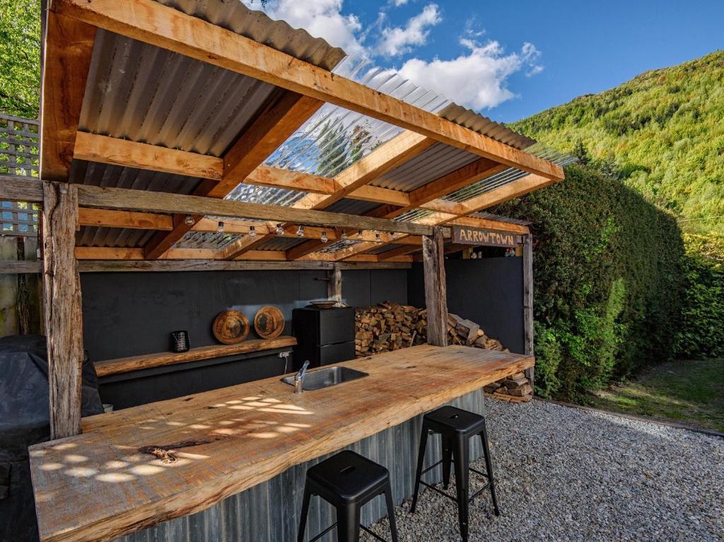 The Hillvue with Spa - Arrowtown Holiday Home photo 1