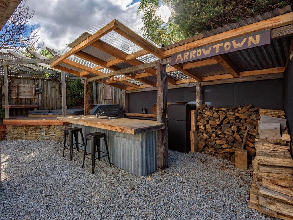 The Hillvue with Spa - Arrowtown Holiday Home photo 2