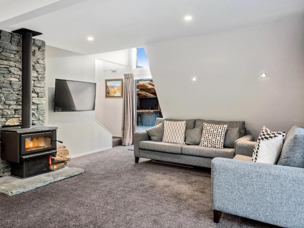 The Hillvue with Spa - Arrowtown Holiday Home photo 3