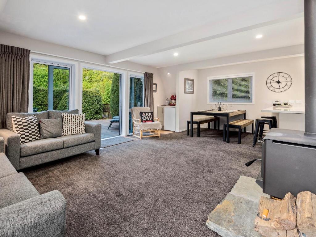 The Hillvue with Spa - Arrowtown Holiday Home photo 4