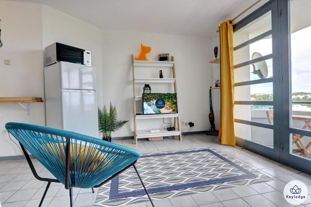 T1 - Grenadille – Rénové - 38 m2 – La possession - 20 mn des plages photo 1