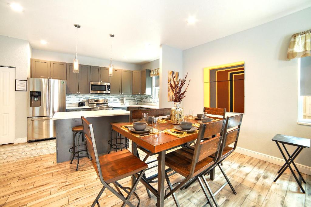 Centrally Located Family Home In Tampa image