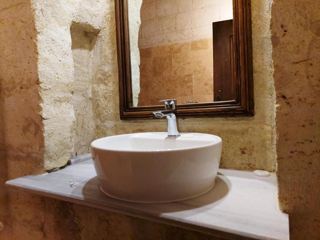 Armesos Cave Hotel - Tap to explore photos