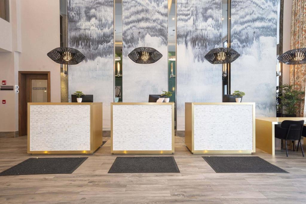 Sandman Signature Sherwood Park Hotel photo 1