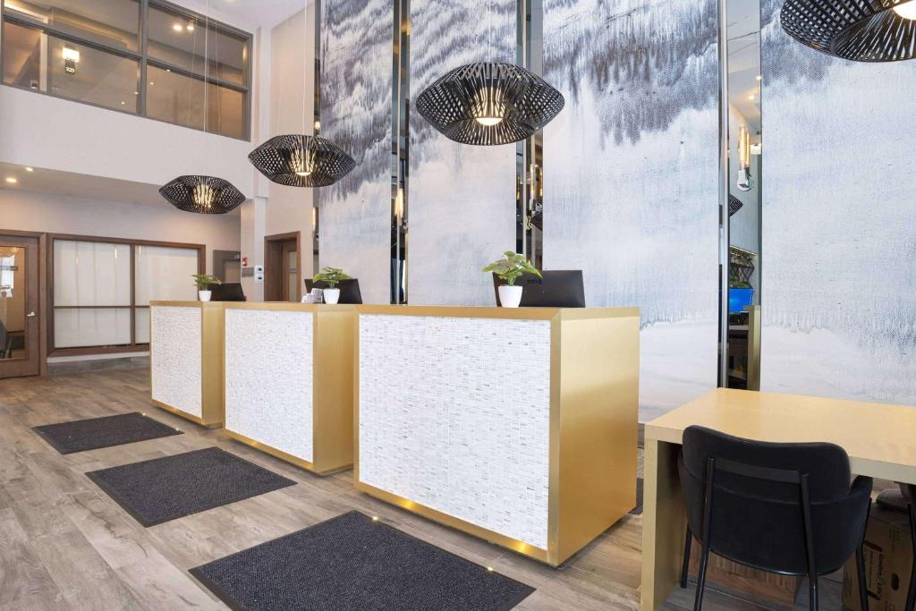 Sandman Signature Sherwood Park Hotel photo 3