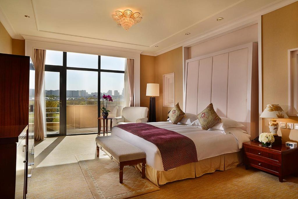 Crowne Plaza Ordos, an IHG Hotel photo 2