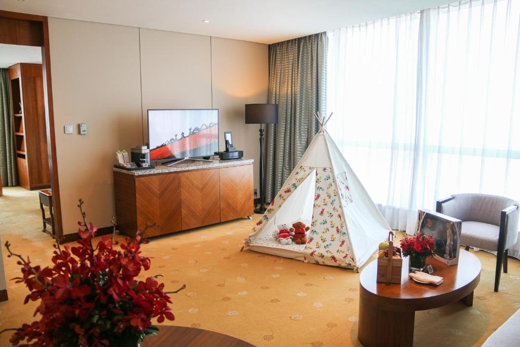 Двухместный (Playcation Package - InterContinental Club Room), InterContinental Hanoi Landmark72