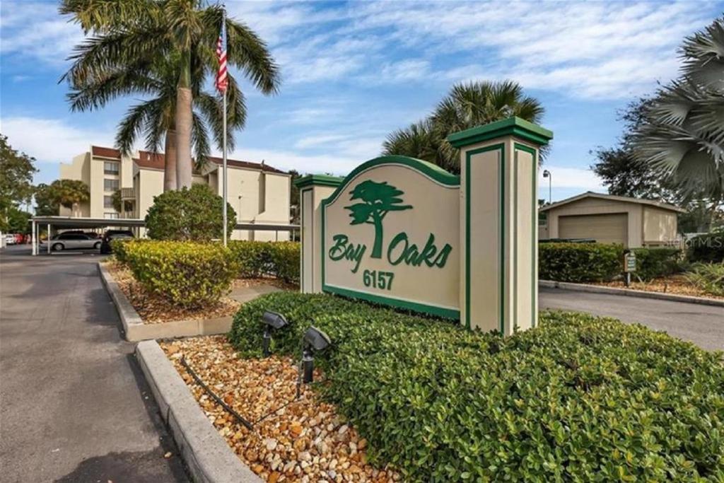 Siesta Key Escape Ground Floor Steps to Heated Pool and Free Trolley image