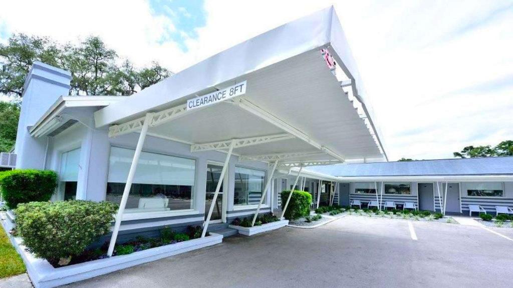 Sun Plaza Motel image