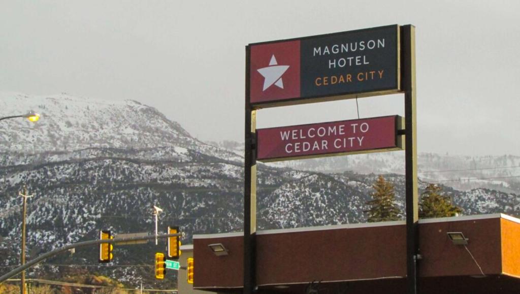 Magnuson Hotel Cedar City image