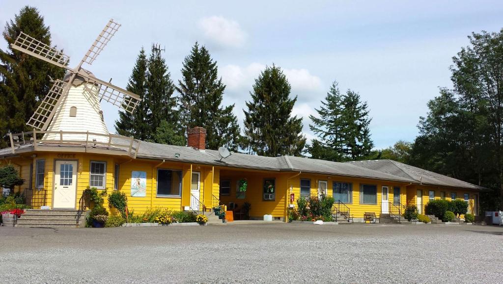 Windmill Inn Lynden image