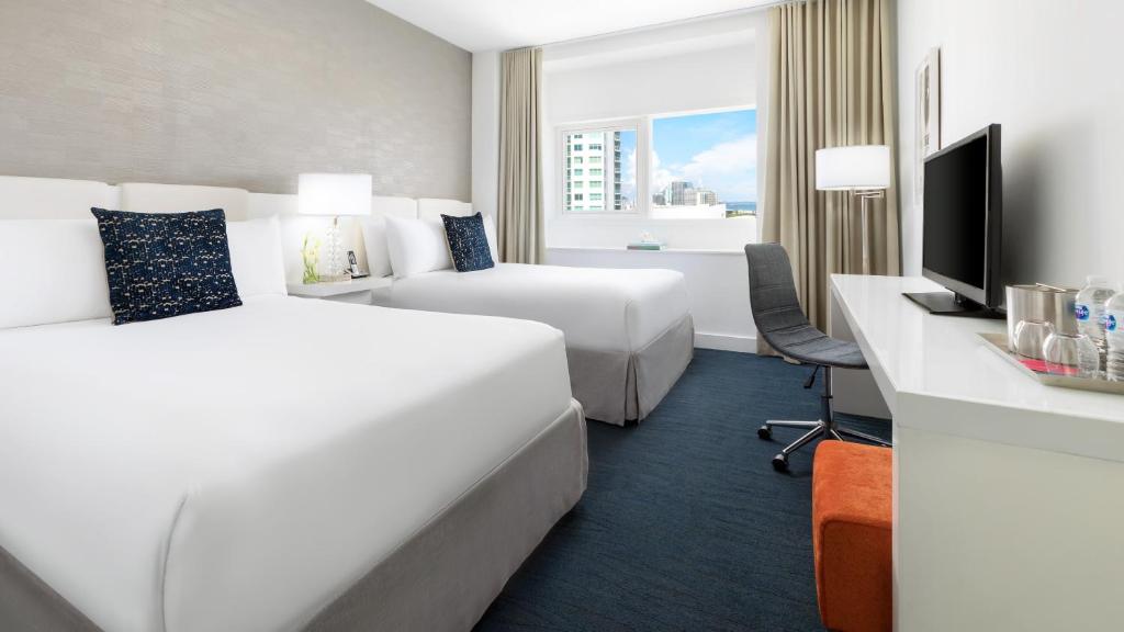 Четырехместный (Двухместный номер Trendy с 1 кроватью - Вид на бухту), YVE Hotel Miami