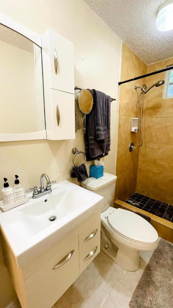 Cute Apartment with Patio and Laundry Pet Friendly photo 1