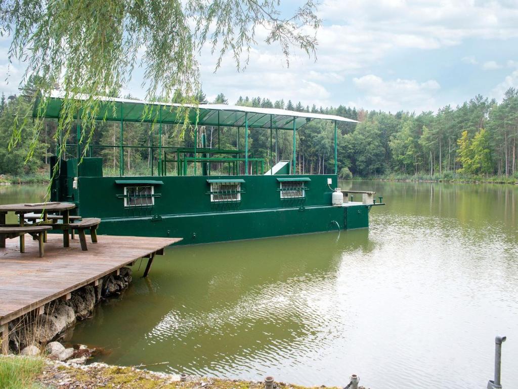 Comfy Houseboat in Florennes next to the Forest