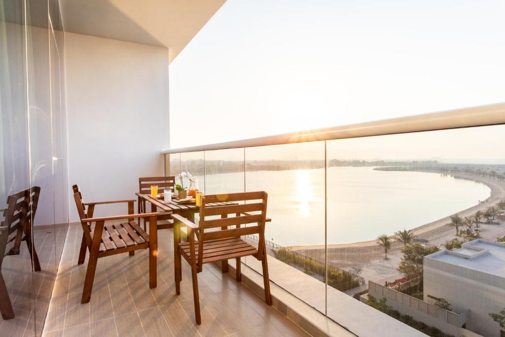 {
  "en-gb": "Live in the middle of Lagoons and Sea by Rakvista"
} photo 4